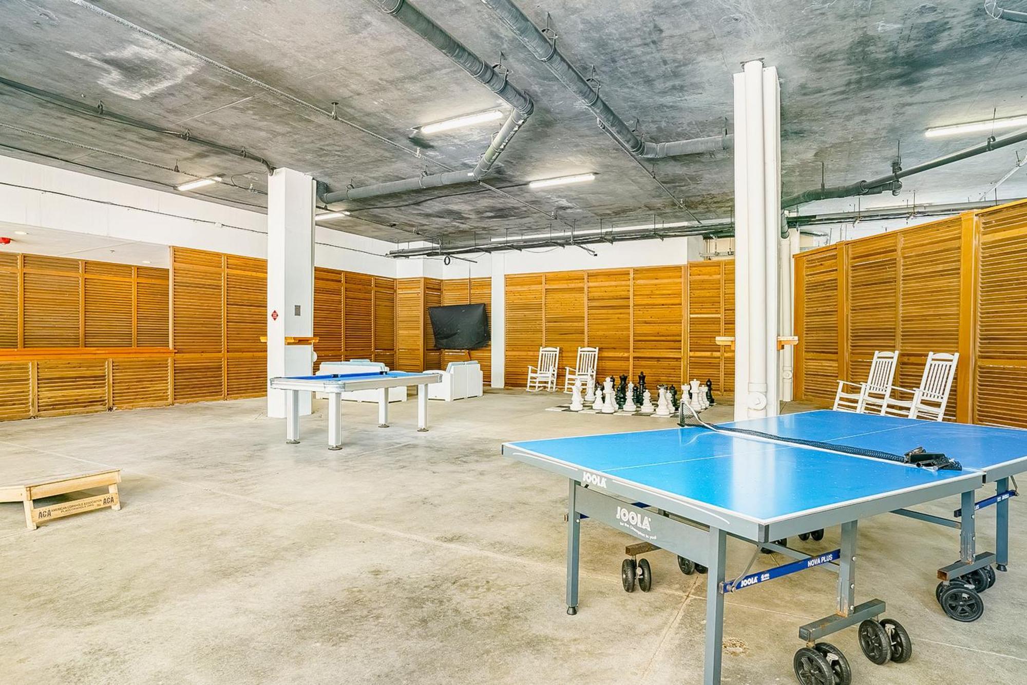 Diamond Beach Condos Apartment *